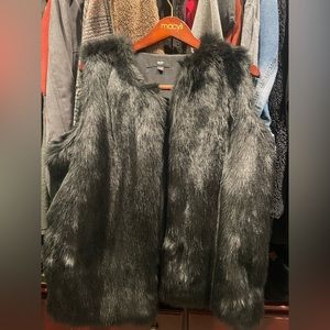 Mossimo brand faux fur vest